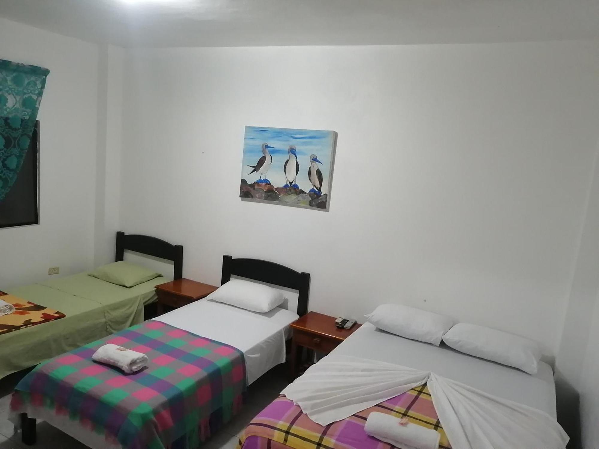 Hostal La Casa De Luis Puerto Baquerizo Moreno Exterior photo